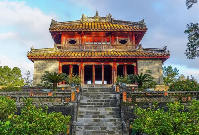 Dragon Boat, Royal Tombs, Thien Mu Pagoda With Guide - Recap