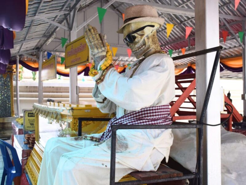Dragon Temple & Paddle Boat Dinner at Damnoen Saduak - Experiencing Don Wai Floating Market
