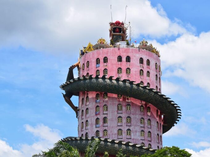 Dragon Temple & Paddle Boat Dinner at Damnoen Saduak - Included and Excluded Services