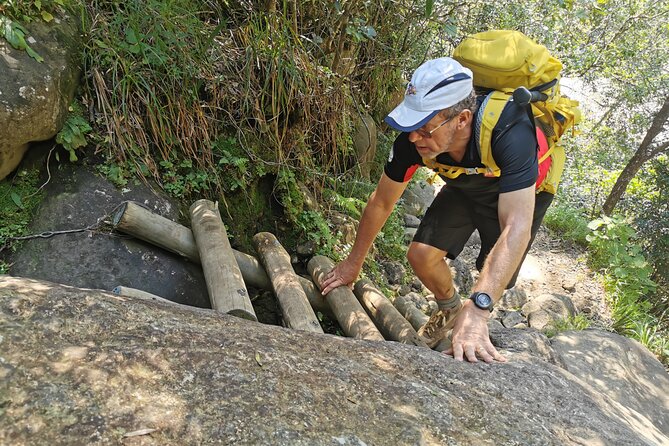 Drakensberg Mountains. Tugela Gorge and Amphitheater Hike - Transportation and Logistics