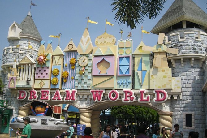 DreamWorld Theme Park - Location and Hours of Operation