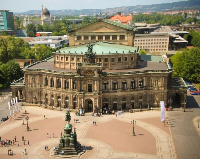 Dresden: 1.5-Hour Comedy Bus Tour in German - Overview of the Comedy Bus Tour