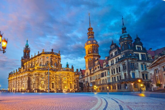 Dresden: City Exploration Game and Tour - Requirements