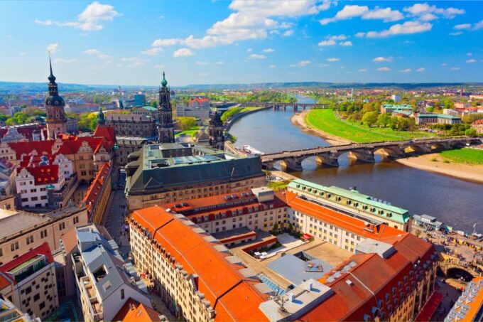 Dresden: First Discovery Walk and Reading Walking Tour - Exploring Zwinger
