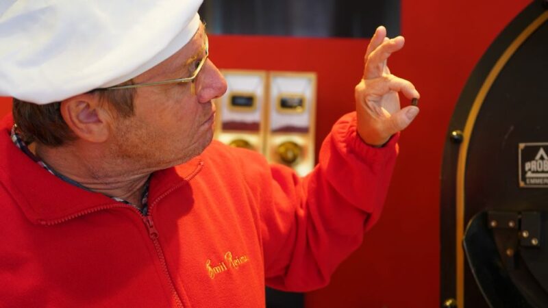 Dresden: Guided Bus Tour to Stollen Bakery With Tasting - Experience Highlights