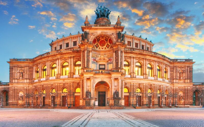 Dresden: In-App Outdoor Escape Game for Smartphones - Game Mechanics