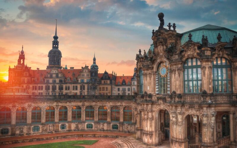 Dresden: In-App Outdoor Escape Game for Smartphones - Support and Availability