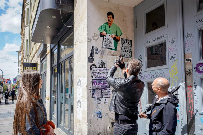 Dresden: Neustadt District Street Art Guided Walking Tour - Blending of Modern and Historic Architecture