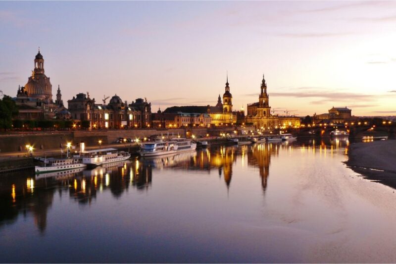 Dresden: Old Town Highlights Scavenger Hunt and Walking Tour - Key Points