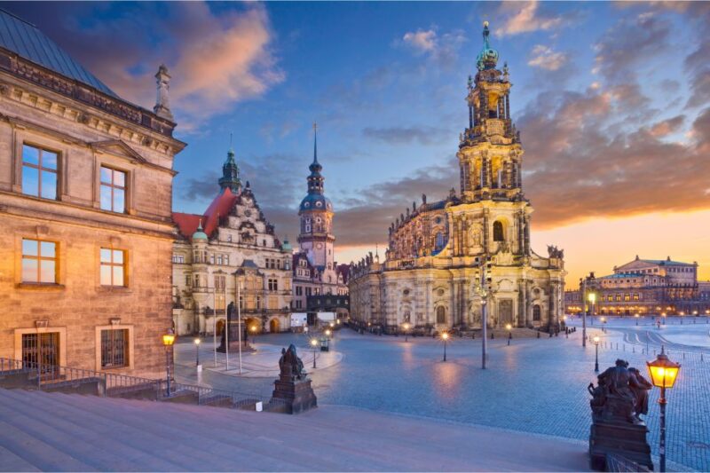 Dresden: Old Town Highlights Scavenger Hunt and Walking Tour - Ideal for Groups