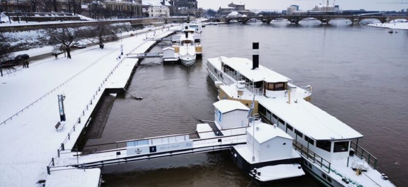 Dresden: Paddle Steamer Winter Cruise to Pillnitz - Admiring Dresden From the Water