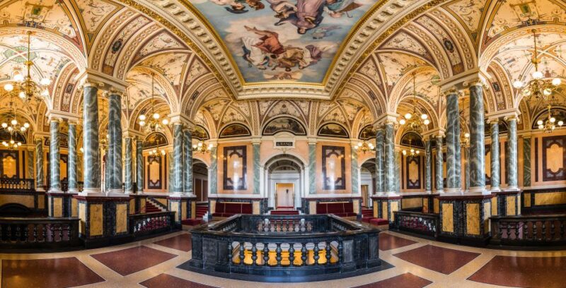 Dresden: Semperoper Guided Tour for Families - Rich History and Guided Tour