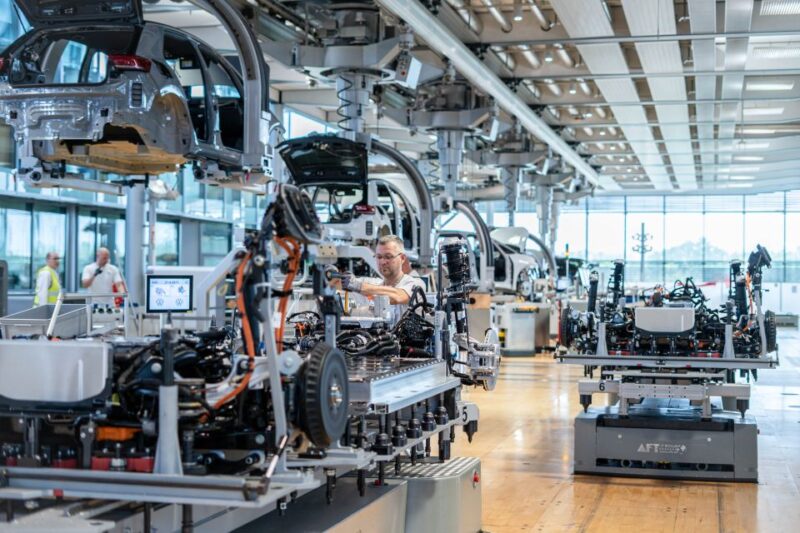 Dresden: Tour of VWS Transparent Factory With Breakfast - Breakfast in Exceptional Atmosphere