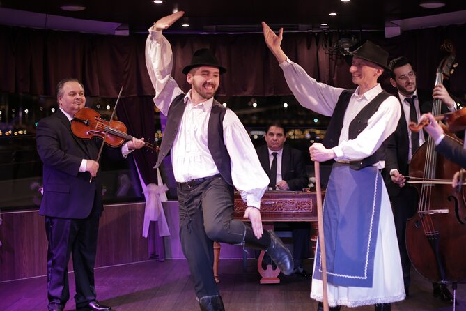 Drinks and Folklore Show Cruise in Budapest - Onboard Amenities