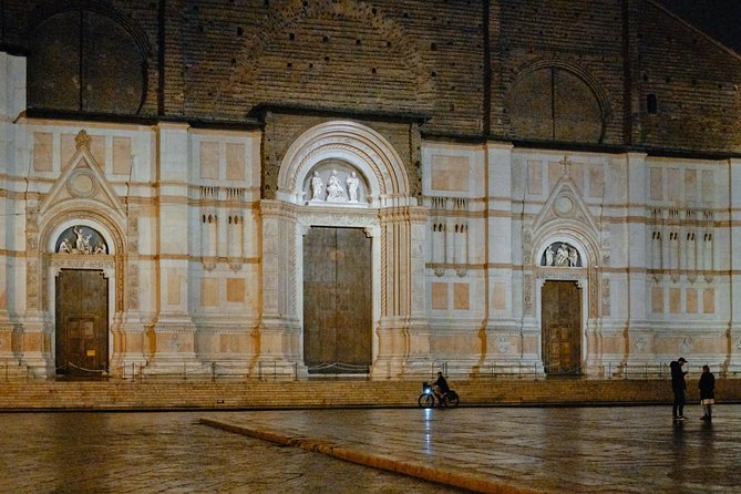 Drinks & Bites in Bologna Private Tour - Exploring Bolognas Nightlife