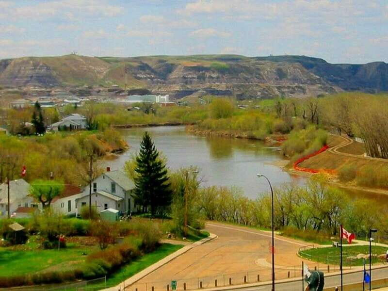 Drumheller: Bad Land & Dinosaur Museum Tour from Calgary - Key Points