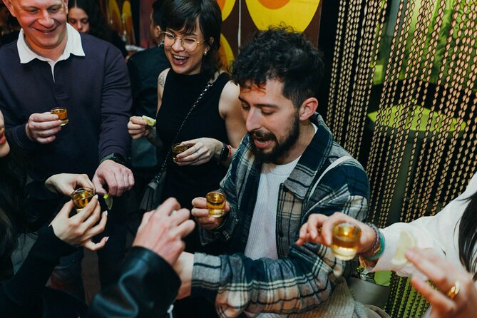 Drunken History Pub Crawl Walking Tour With 4 Drinks Included - Maximum Group Size and Accessibility Details