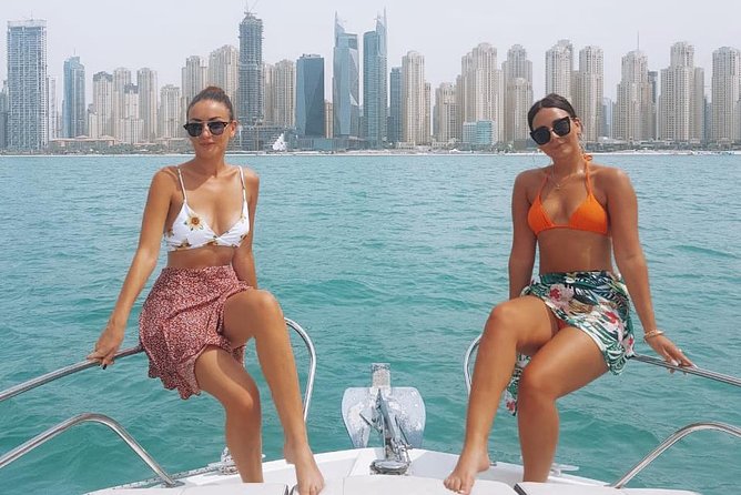 Dubai 1h Sea Escape: Little Get Away! - Complimentary Beverages and Amenities