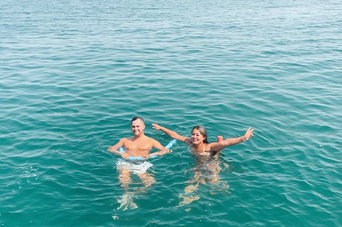 Dubai 3h Sea Escape: Swim! Tan! Sightsee! - Meeting and Pickup