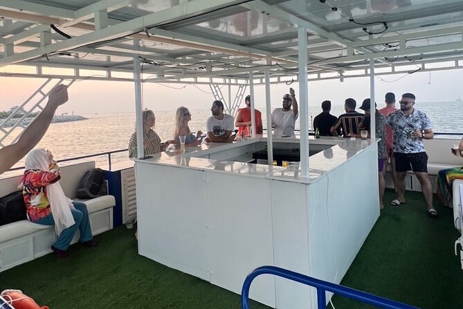Dubai Luxury Yacht Cruise 2 Hours - Reviews and Ratings