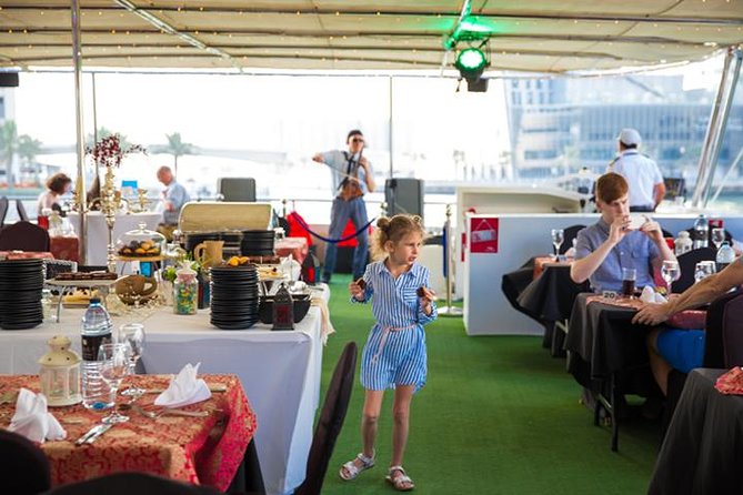 Dubai Marina Dinner Cruise With Drinks & Live Music - Cruise Route and Duration