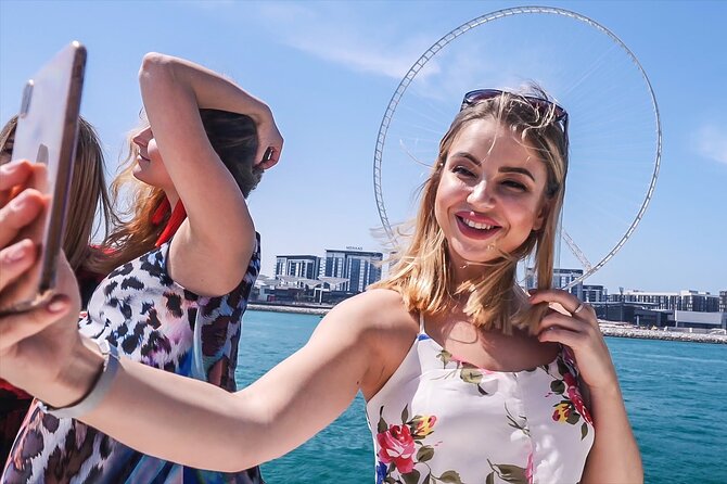 Dubai Marina Sightseeing Cruise With Stunning Ain View - Onboard Amenities
