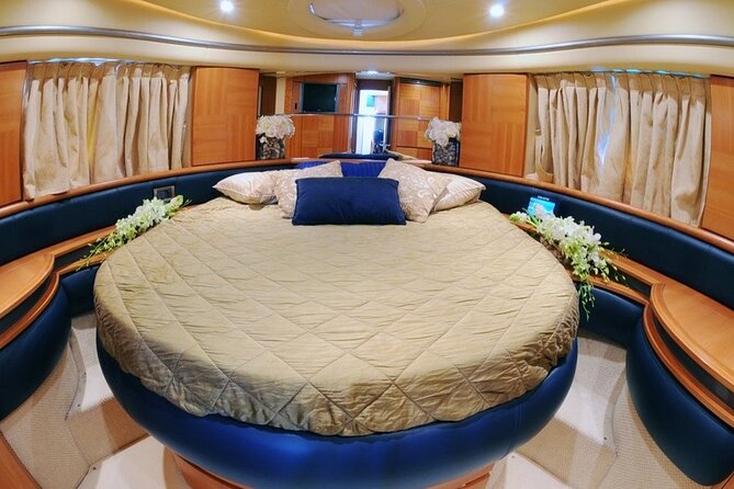 Dubai Private Charter Exclusive Yacht Cruising Tour - Highlights of the Tour
