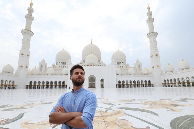 Dubai: Sheikh Zayed Mosque With a Professional Photographer - Pricing and Availability