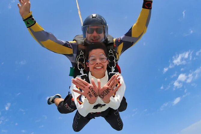 Dubai Skydive Tandem Over the Palm Including Transfers - Skydiving Highlights