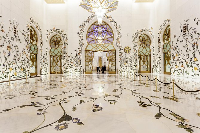 Dubai To Abu Dhabi: Grand Mosque, Royal Palace & Etihad Towers - Dress Code