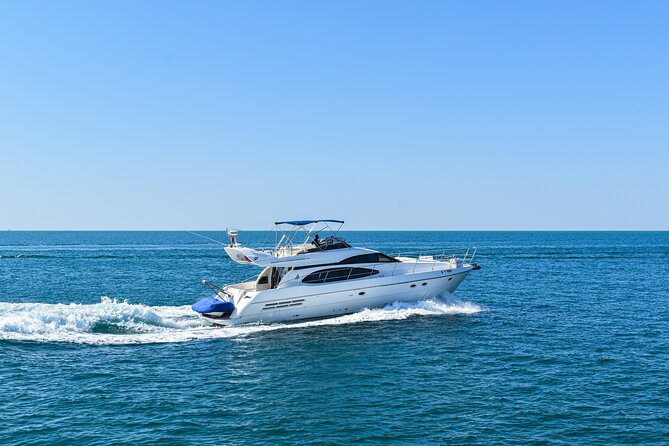 Dubai Yacht Rental - Book 58 Ft Private Yacht up to 28 Persons - Meeting Location