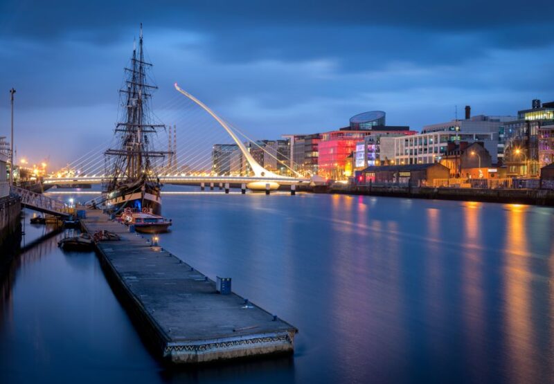 Dublin: Big Bus Panoramic Night Tour With Live Guide - Guide Expertise