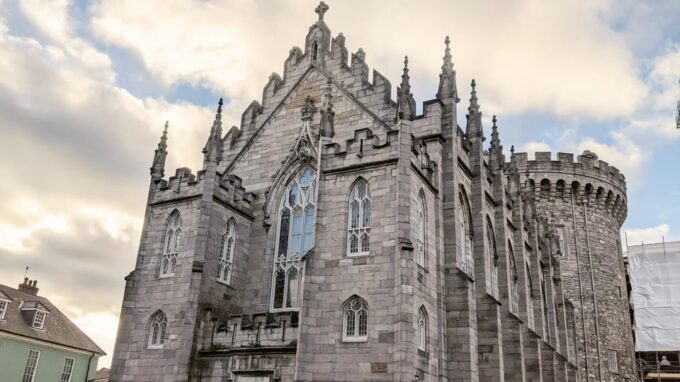 Dublin: City Highlights Self-guided Walking Tour - Explore Dublins History and Culture