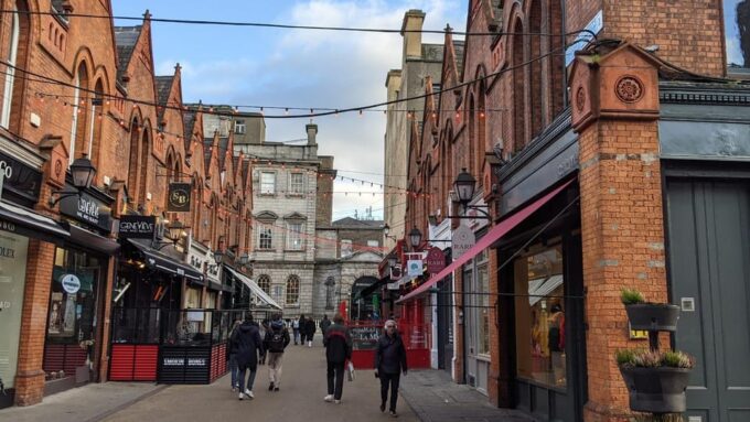 Dublin: City Highlights Self-guided Walking Tour - Uncover the Citys Vibrant Nightlife