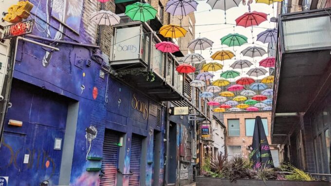 Dublin: City Highlights Self-guided Walking Tour - Engaging With Local Experiences