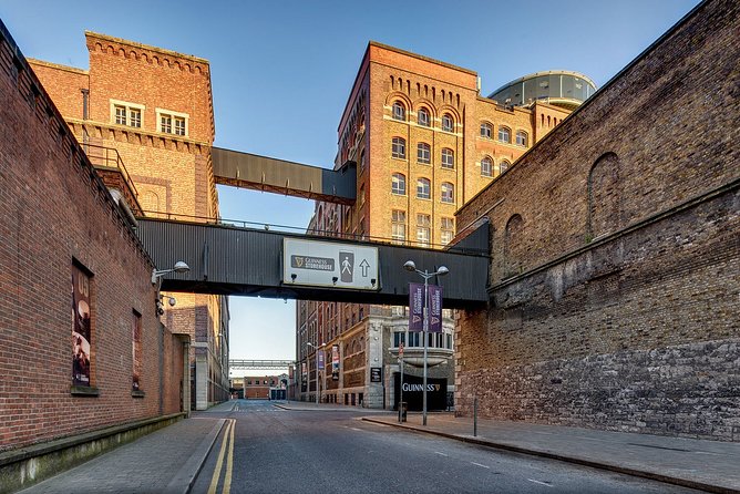 Dublin City Throug the Ages Full Day Private Tour - A Glimpse Into Dublins Literary Heritage