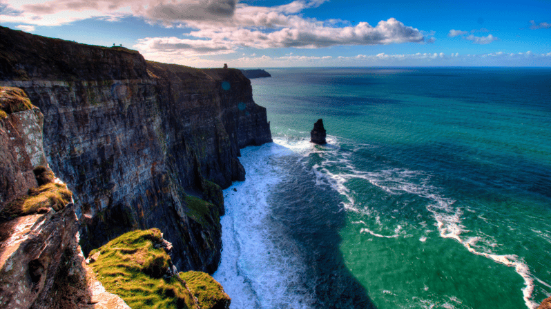 Dublin: Cliffs of Moher, Ennis, & Bunratty Castle Day Tour - Ennis