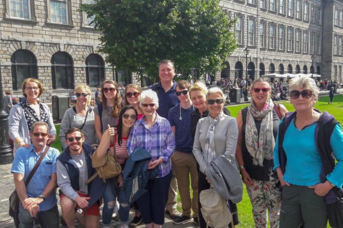 Dublin: Fast-Track Book of Kells Ticket & Dublin Castle Tour - Exploring Trinity College