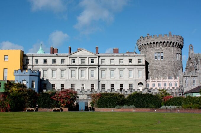 Dublin: Fast-Track Book of Kells Ticket & Dublin Castle Tour - Discovering Dublin Castle