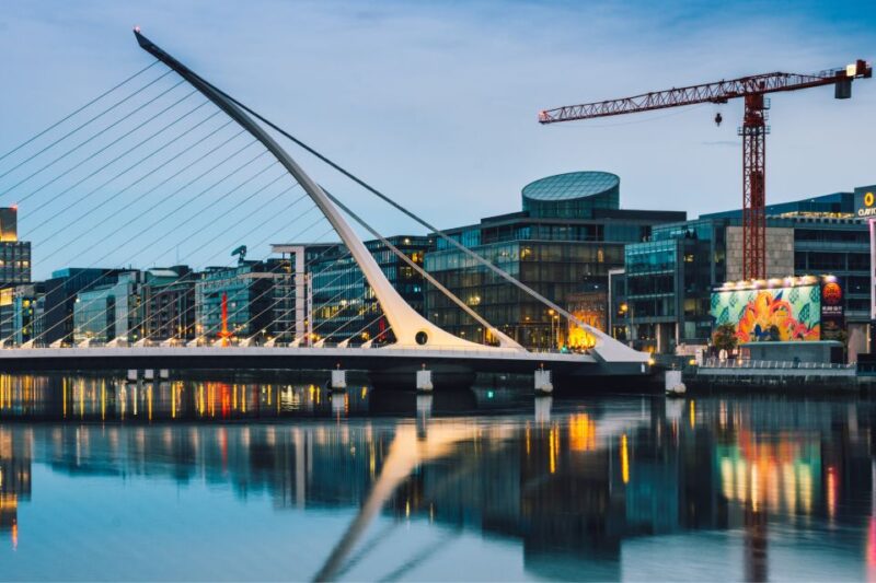 Dublin: First Discovery Walk and Reading Walking Tour - Experience