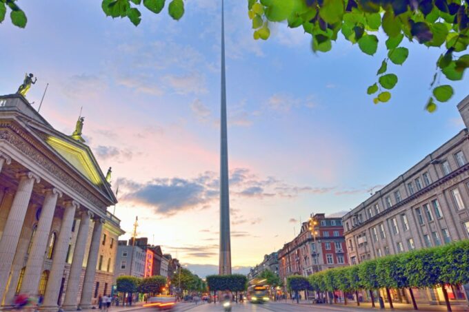 Dublin: First Discovery Walk and Reading Walking Tour - App and Navigation