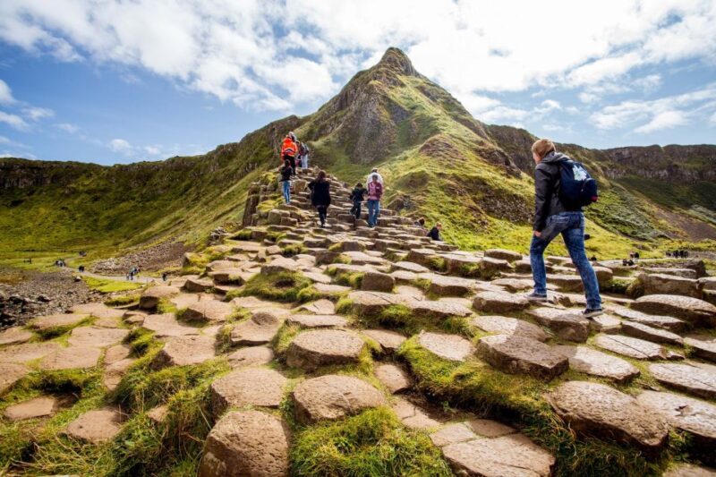 Dublin: Giants Causeway & Belfast (Titanic or Black Taxi) - Dunluce Castle