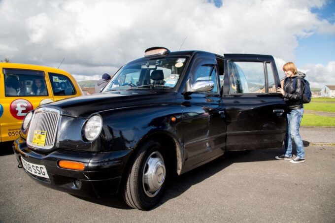 Dublin: Giants Causeway & Belfast (Titanic or Black Taxi) - Important Information