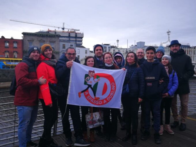 Dublin Highlights: 2.45-Hour Walking Tour in Italian - Language and Availability