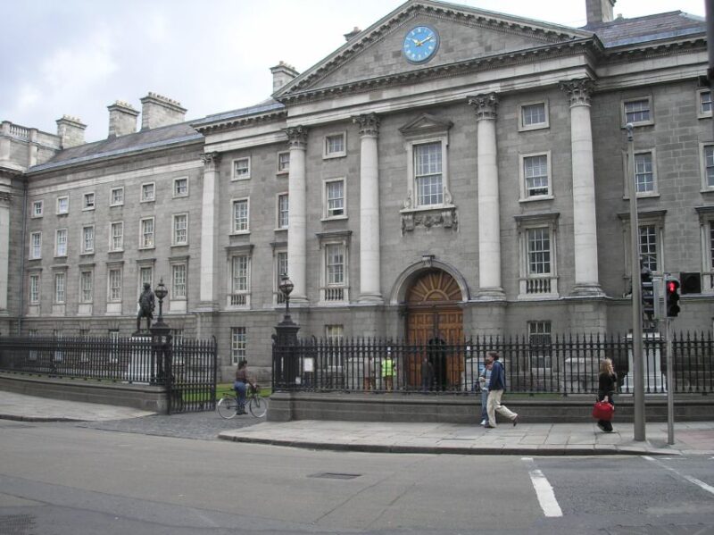 Dublin: Highlights and Hidden Corners Walking Tour - Tour Highlights and Landmarks