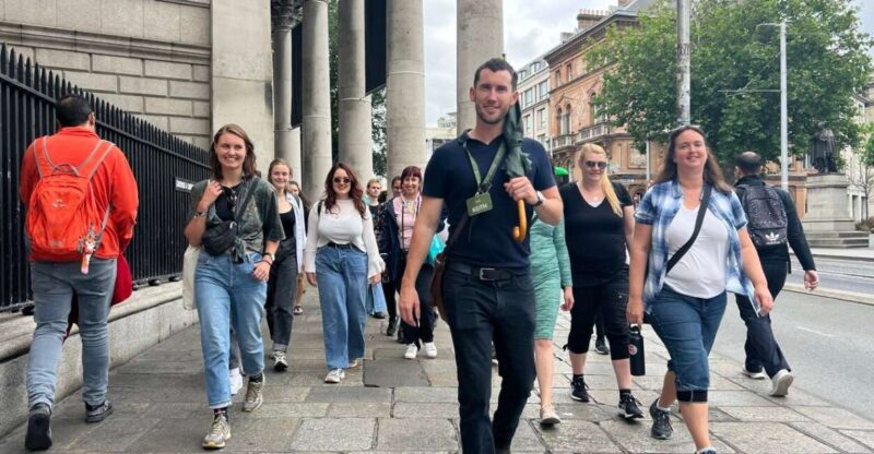 Dublin: Highlights and Hidden Gems Walking Tour - Guided Tour Features