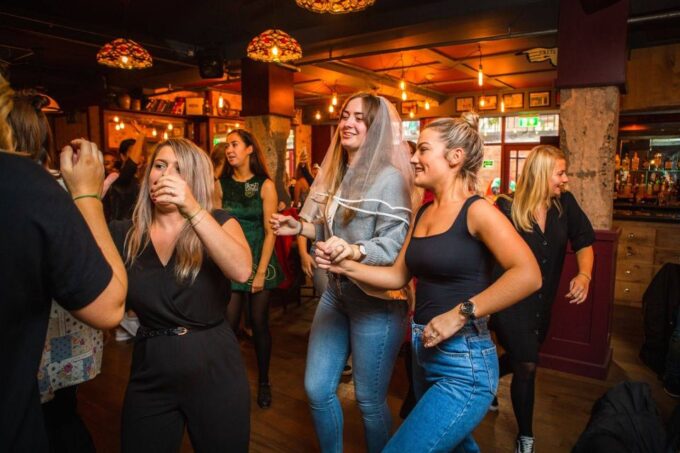 Dublin: Irish Music and Dance Show With Dance Lesson - Dance Lesson Experience