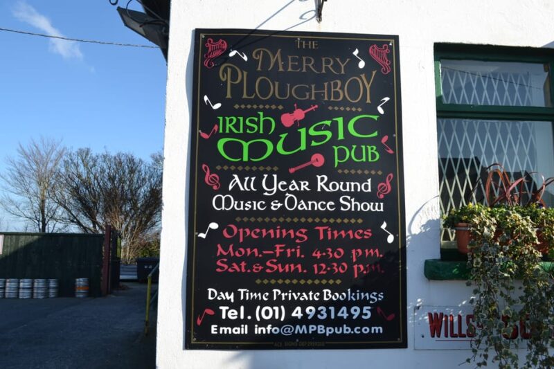 Dublin: Irish Night Show at the Merry Ploughboy Pub - Audience Interactions