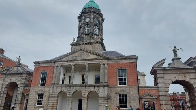 Dublin Landmarks Walking Tour - Dublin Castle and Dubh Linn Gardens
