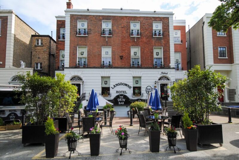 Dublin: Music and Dance Show at The Irish House Party - Dinner and Entertainment